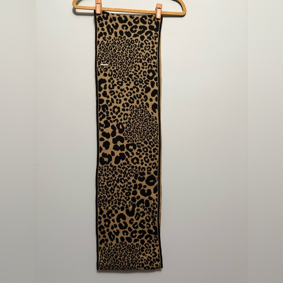Michae Kors leop print infinity scarf - Picture 3 of 5